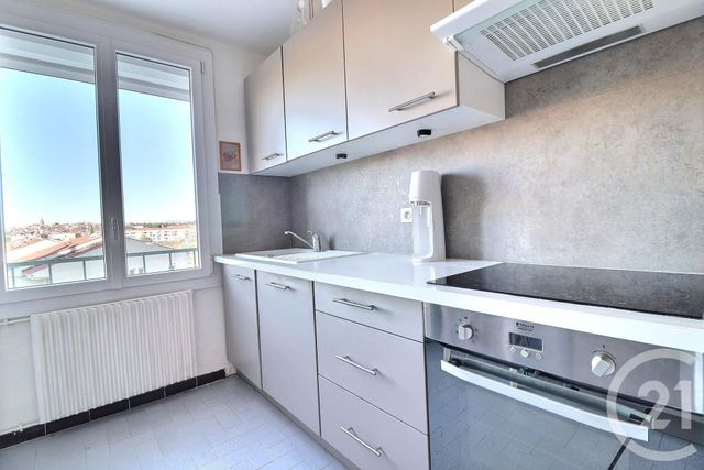 Afficher la photo en grand Appartement T3 à vendre - 3 pièces - 67.18 m2 - FREJUS - 83 - PROVENCE-ALPES-COTE-D-AZUR - Century 21 Sud Habitat