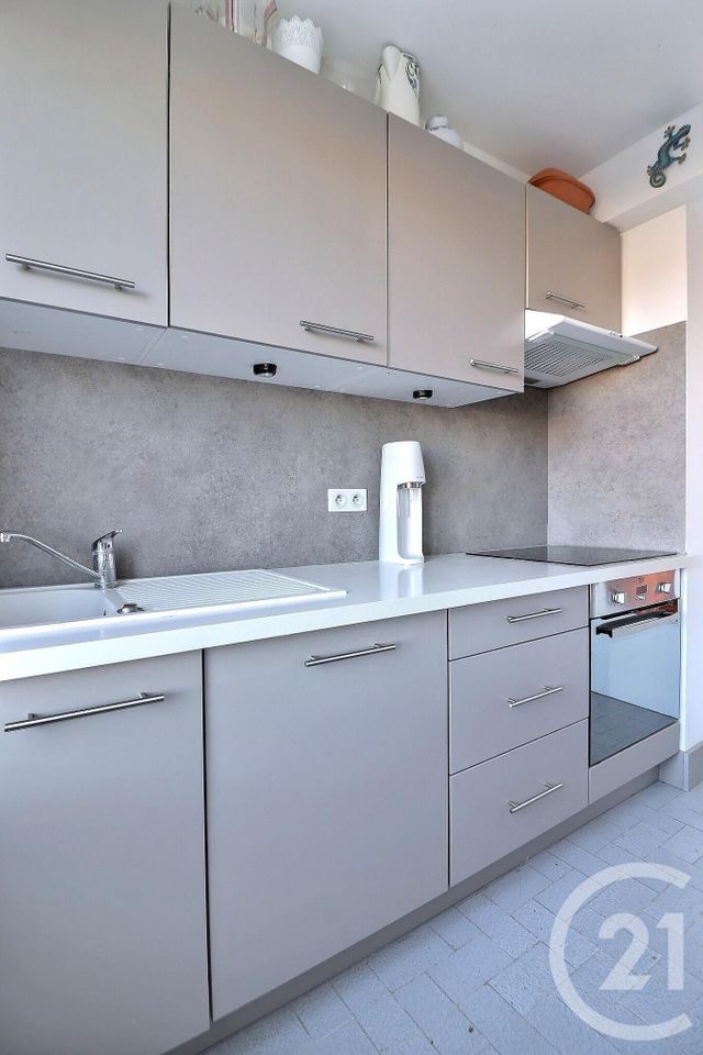 Afficher la photo en grand Appartement T3 à vendre - 3 pièces - 67.18 m2 - FREJUS - 83 - PROVENCE-ALPES-COTE-D-AZUR - Century 21 Sud Habitat