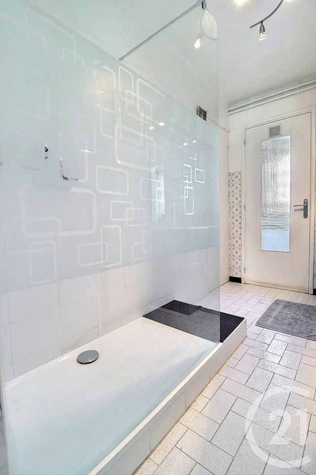 Afficher la photo en grand Appartement T3 à vendre - 3 pièces - 67.18 m2 - FREJUS - 83 - PROVENCE-ALPES-COTE-D-AZUR - Century 21 Sud Habitat
