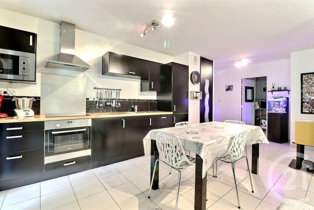 Afficher la photo en grand Appartement T4 à vendre - 4 pièces - 70.72 m2 - FREJUS - 83 - PROVENCE-ALPES-COTE-D-AZUR - Century 21 Sud Habitat