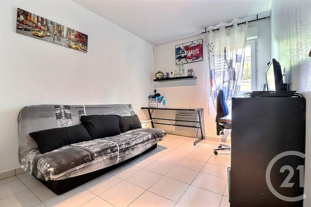 Afficher la photo en grand Appartement T4 à vendre - 4 pièces - 70.72 m2 - FREJUS - 83 - PROVENCE-ALPES-COTE-D-AZUR - Century 21 Sud Habitat