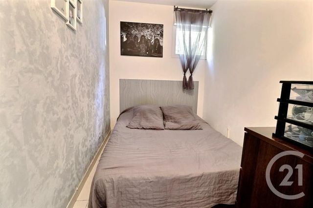 Afficher la photo en grand Appartement T4 à vendre - 4 pièces - 70.72 m2 - FREJUS - 83 - PROVENCE-ALPES-COTE-D-AZUR - Century 21 Sud Habitat