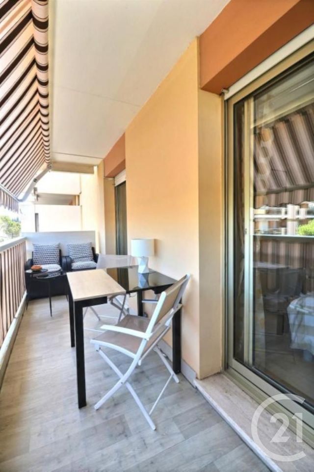 Afficher la photo en grand Appartement T3 à vendre - 3 pièces - 66.86 m2 - ST RAPHAEL - 83 - PROVENCE-ALPES-COTE-D-AZUR - Century 21 Sud Habitat