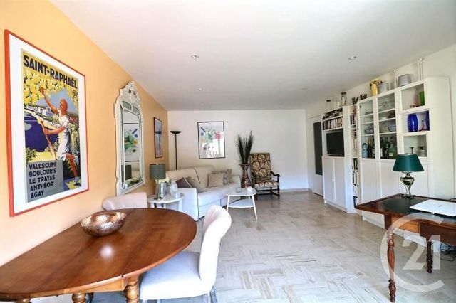 Afficher la photo en grand Appartement T3 à vendre - 3 pièces - 66.86 m2 - ST RAPHAEL - 83 - PROVENCE-ALPES-COTE-D-AZUR - Century 21 Sud Habitat