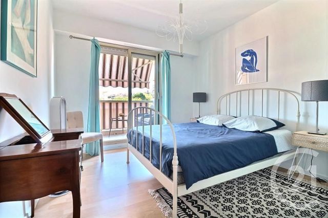 Afficher la photo en grand Appartement T3 à vendre - 3 pièces - 66.86 m2 - ST RAPHAEL - 83 - PROVENCE-ALPES-COTE-D-AZUR - Century 21 Sud Habitat