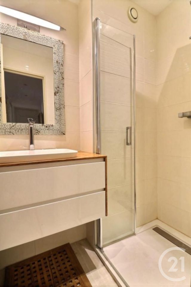 Afficher la photo en grand Appartement T3 à vendre - 3 pièces - 66.86 m2 - ST RAPHAEL - 83 - PROVENCE-ALPES-COTE-D-AZUR - Century 21 Sud Habitat