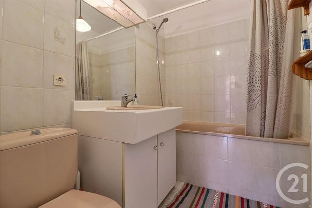 Afficher la photo en grand Appartement T2 à vendre - 2 pièces - 31.0 m2 - FREJUS - 83 - PROVENCE-ALPES-COTE-D-AZUR - Century 21 Sud Habitat