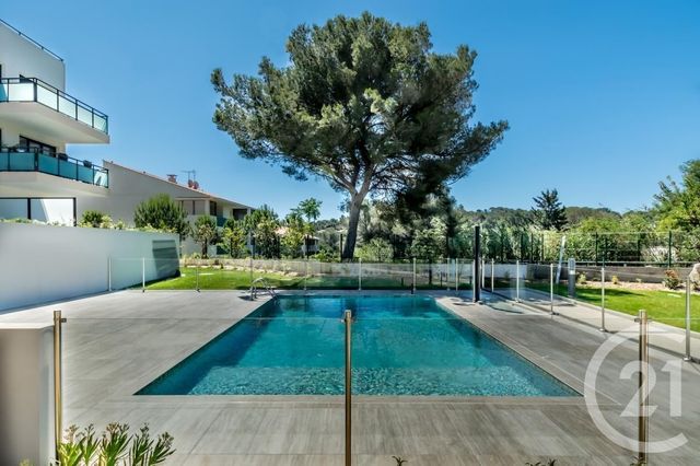 Afficher la photo en grand Appartement T2 à vendre - 2 pièces - 54.05 m2 - ST RAPHAEL - 83 - PROVENCE-ALPES-COTE-D-AZUR - Century 21 Sud Habitat