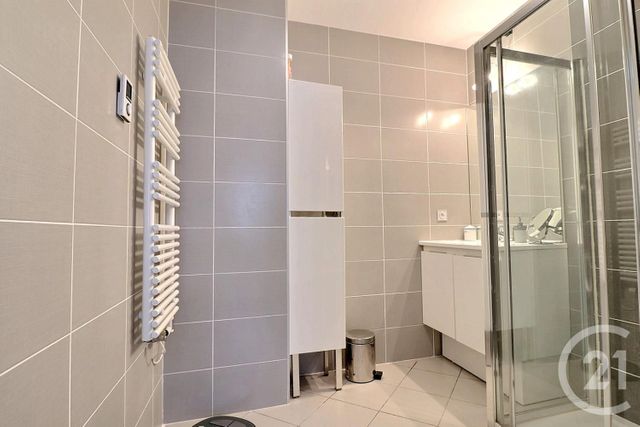 Afficher la photo en grand Appartement T2 à vendre - 2 pièces - 54.05 m2 - ST RAPHAEL - 83 - PROVENCE-ALPES-COTE-D-AZUR - Century 21 Sud Habitat