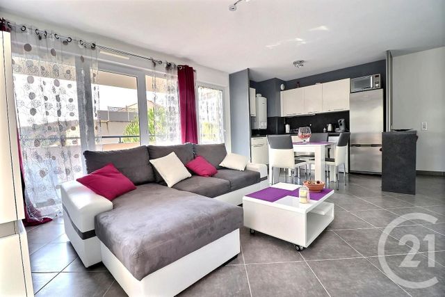 Afficher la photo en grand Appartement T2 à vendre - 2 pièces - 54.05 m2 - ST RAPHAEL - 83 - PROVENCE-ALPES-COTE-D-AZUR - Century 21 Sud Habitat