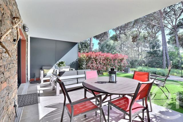Afficher la photo en grand Appartement T2 à vendre - 2 pièces - 47.82 m2 - ST RAPHAEL - 83 - PROVENCE-ALPES-COTE-D-AZUR - Century 21 Sud Habitat