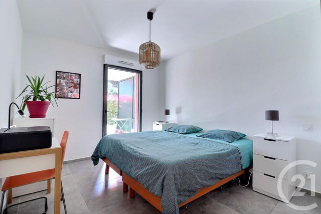 Afficher la photo en grand Appartement T2 à vendre - 2 pièces - 47.82 m2 - ST RAPHAEL - 83 - PROVENCE-ALPES-COTE-D-AZUR - Century 21 Sud Habitat
