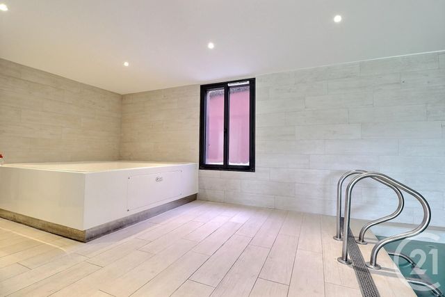 Afficher la photo en grand Appartement T2 à vendre - 2 pièces - 47.82 m2 - ST RAPHAEL - 83 - PROVENCE-ALPES-COTE-D-AZUR - Century 21 Sud Habitat