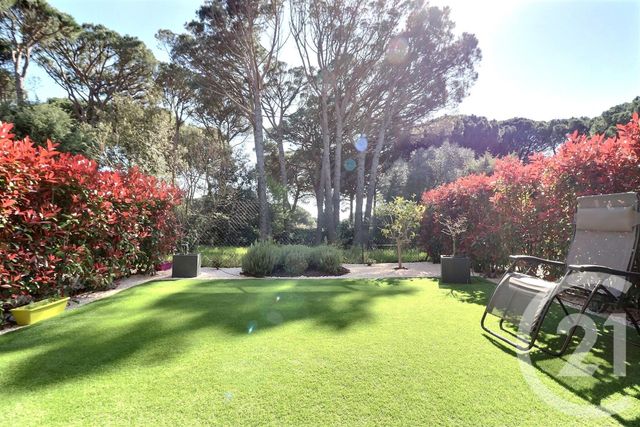 Afficher la photo en grand Appartement T2 à vendre - 2 pièces - 47.82 m2 - ST RAPHAEL - 83 - PROVENCE-ALPES-COTE-D-AZUR - Century 21 Sud Habitat