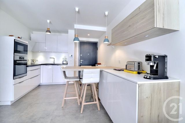 Afficher la photo en grand Appartement T2 à vendre - 2 pièces - 47.82 m2 - ST RAPHAEL - 83 - PROVENCE-ALPES-COTE-D-AZUR - Century 21 Sud Habitat
