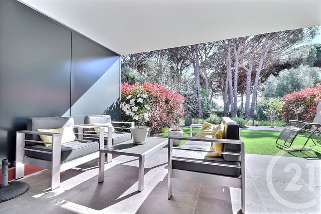 Afficher la photo en grand Appartement T2 à vendre - 2 pièces - 47.82 m2 - ST RAPHAEL - 83 - PROVENCE-ALPES-COTE-D-AZUR - Century 21 Sud Habitat