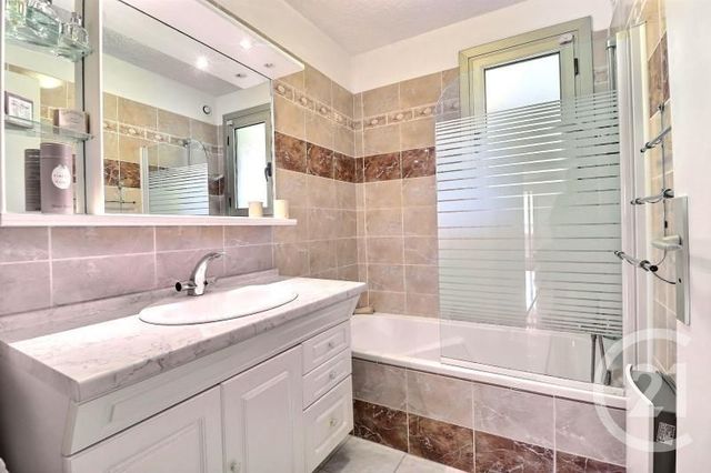 Afficher la photo en grand Appartement T3 à vendre - 3 pièces - 57.0 m2 - FREJUS - 83 - PROVENCE-ALPES-COTE-D-AZUR - Century 21 Sud Habitat