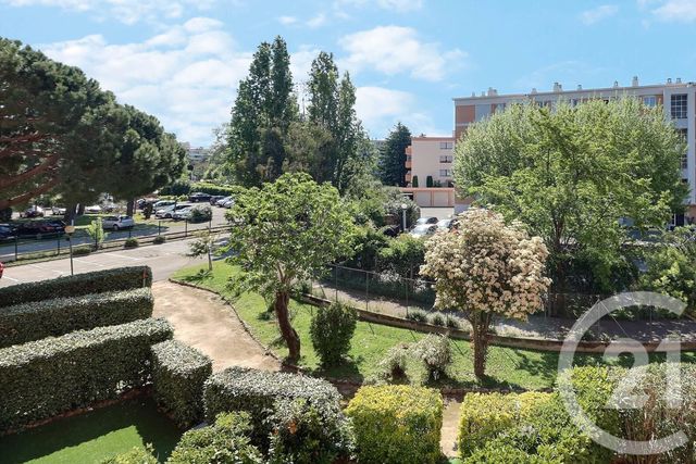 Afficher la photo en grand Appartement T3 à vendre - 3 pièces - 57.0 m2 - FREJUS - 83 - PROVENCE-ALPES-COTE-D-AZUR - Century 21 Sud Habitat