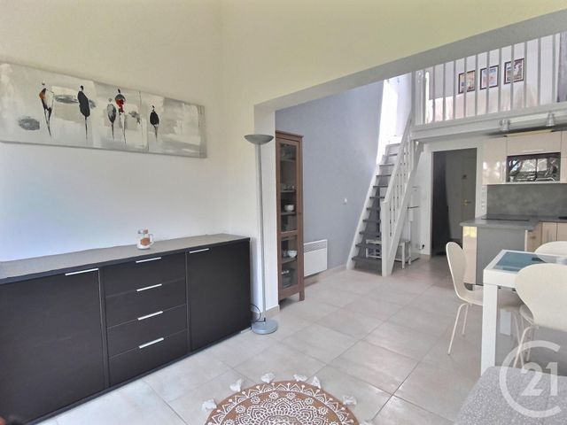 Afficher la photo en grand Appartement T2 à vendre - 2 pièces - 33.66 m2 - ST RAPHAEL - 83 - PROVENCE-ALPES-COTE-D-AZUR - Century 21 Sud Habitat