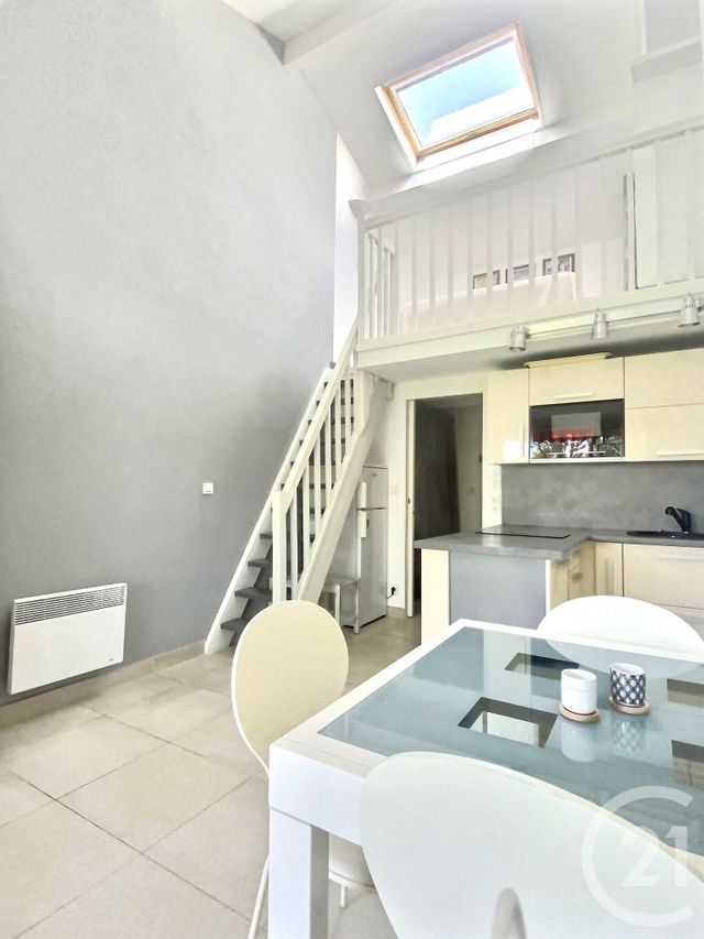 Afficher la photo en grand Appartement T2 à vendre - 2 pièces - 33.66 m2 - ST RAPHAEL - 83 - PROVENCE-ALPES-COTE-D-AZUR - Century 21 Sud Habitat