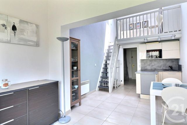 Afficher la photo en grand Appartement T2 à vendre - 2 pièces - 33.66 m2 - ST RAPHAEL - 83 - PROVENCE-ALPES-COTE-D-AZUR - Century 21 Sud Habitat