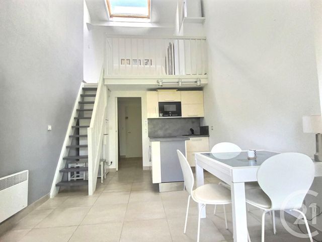 Afficher la photo en grand Appartement T2 à vendre - 2 pièces - 33.66 m2 - ST RAPHAEL - 83 - PROVENCE-ALPES-COTE-D-AZUR - Century 21 Sud Habitat