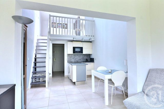 Afficher la photo en grand Appartement T2 à vendre - 2 pièces - 33.66 m2 - ST RAPHAEL - 83 - PROVENCE-ALPES-COTE-D-AZUR - Century 21 Sud Habitat