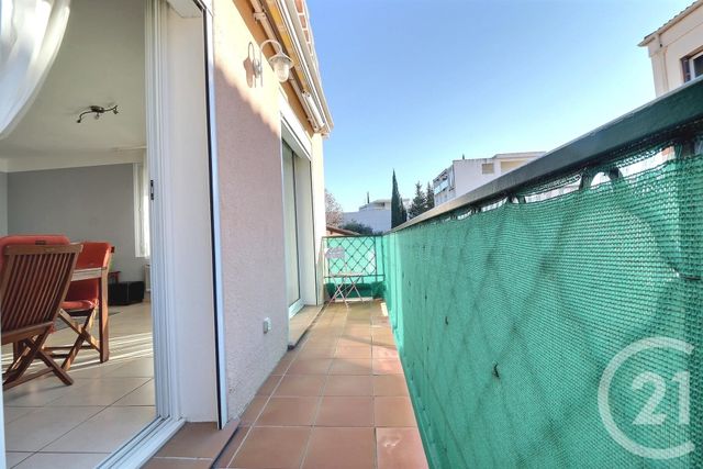 Afficher la photo en grand Appartement T4 à vendre - 4 pièces - 70.5 m2 - ST RAPHAEL - 83 - PROVENCE-ALPES-COTE-D-AZUR - Century 21 Sud Habitat