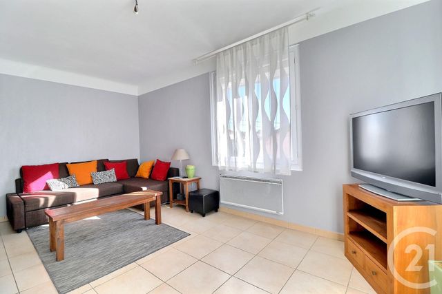 Afficher la photo en grand Appartement T4 à vendre - 4 pièces - 70.5 m2 - ST RAPHAEL - 83 - PROVENCE-ALPES-COTE-D-AZUR - Century 21 Sud Habitat