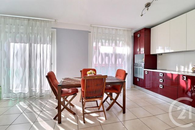 Afficher la photo en grand Appartement T4 à vendre - 4 pièces - 70.5 m2 - ST RAPHAEL - 83 - PROVENCE-ALPES-COTE-D-AZUR - Century 21 Sud Habitat