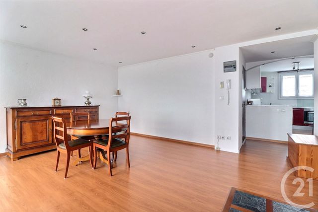 Afficher la photo en grand Appartement T2 à vendre - 2 pièces - 61.01 m2 - ST RAPHAEL - 83 - PROVENCE-ALPES-COTE-D-AZUR - Century 21 Sud Habitat