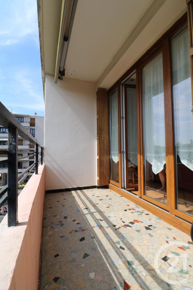 Afficher la photo en grand Appartement T2 à vendre - 2 pièces - 61.01 m2 - ST RAPHAEL - 83 - PROVENCE-ALPES-COTE-D-AZUR - Century 21 Sud Habitat