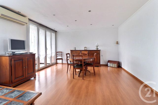 Afficher la photo en grand Appartement T2 à vendre - 2 pièces - 61.01 m2 - ST RAPHAEL - 83 - PROVENCE-ALPES-COTE-D-AZUR - Century 21 Sud Habitat
