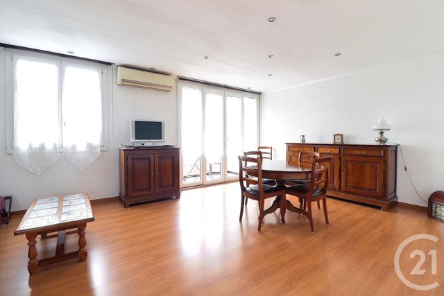 Afficher la photo en grand Appartement T2 à vendre - 2 pièces - 61.01 m2 - ST RAPHAEL - 83 - PROVENCE-ALPES-COTE-D-AZUR - Century 21 Sud Habitat