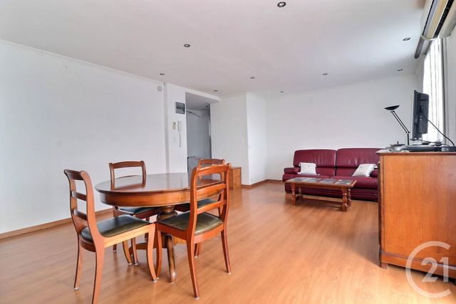 Afficher la photo en grand Appartement T2 à vendre - 2 pièces - 61.01 m2 - ST RAPHAEL - 83 - PROVENCE-ALPES-COTE-D-AZUR - Century 21 Sud Habitat