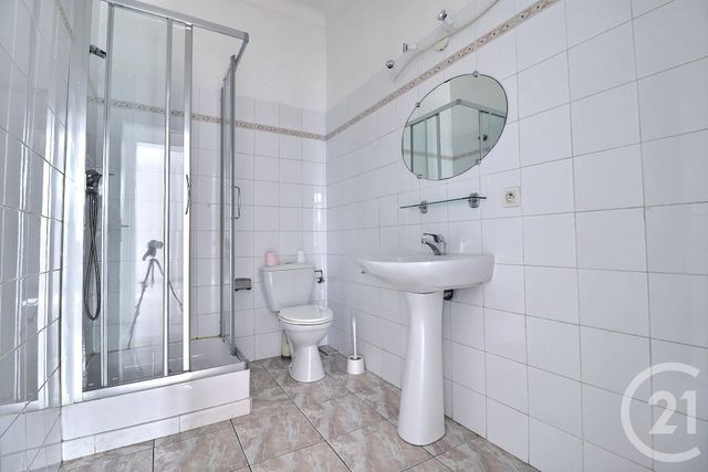 Afficher la photo en grand Appartement T3 à vendre - 3 pièces - 53.95 m2 - ST RAPHAEL - 83 - PROVENCE-ALPES-COTE-D-AZUR - Century 21 Sud Habitat