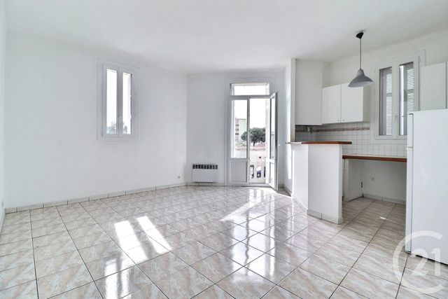 Afficher la photo en grand Appartement T3 à vendre - 3 pièces - 53.95 m2 - ST RAPHAEL - 83 - PROVENCE-ALPES-COTE-D-AZUR - Century 21 Sud Habitat