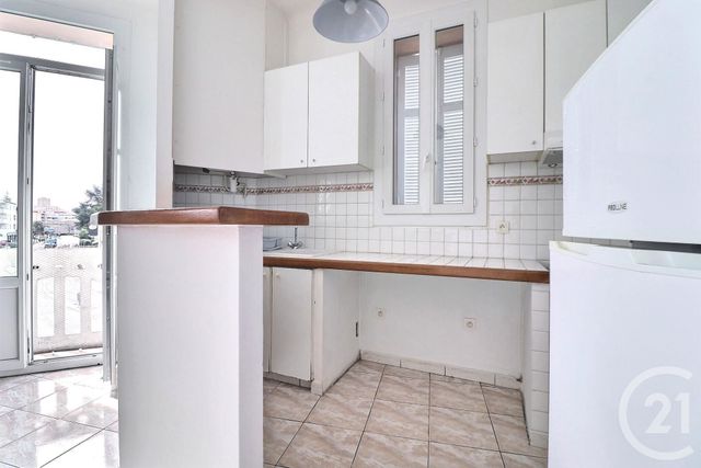 Afficher la photo en grand Appartement T3 à vendre - 3 pièces - 53.95 m2 - ST RAPHAEL - 83 - PROVENCE-ALPES-COTE-D-AZUR - Century 21 Sud Habitat
