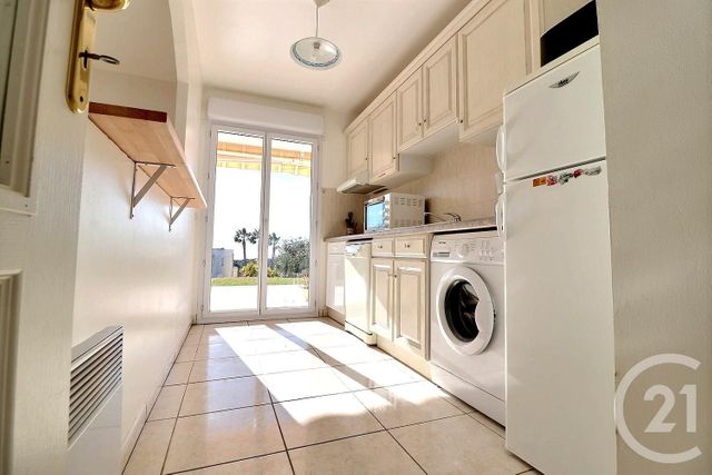 Afficher la photo en grand Appartement T2 à vendre - 2 pièces - 46.95 m2 - ST RAPHAEL - 83 - PROVENCE-ALPES-COTE-D-AZUR - Century 21 Sud Habitat