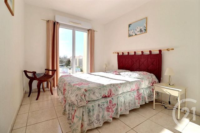 Afficher la photo en grand Appartement T2 à vendre - 2 pièces - 46.95 m2 - ST RAPHAEL - 83 - PROVENCE-ALPES-COTE-D-AZUR - Century 21 Sud Habitat