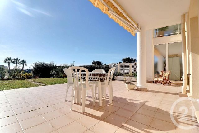 Afficher la photo en grand Appartement T2 à vendre - 2 pièces - 46.95 m2 - ST RAPHAEL - 83 - PROVENCE-ALPES-COTE-D-AZUR - Century 21 Sud Habitat