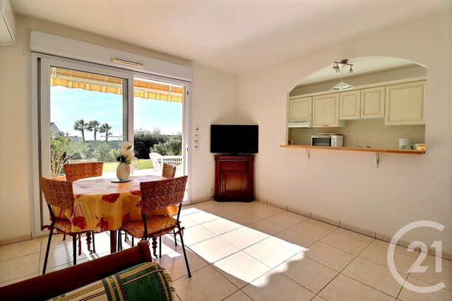Afficher la photo en grand Appartement T2 à vendre - 2 pièces - 46.95 m2 - ST RAPHAEL - 83 - PROVENCE-ALPES-COTE-D-AZUR - Century 21 Sud Habitat