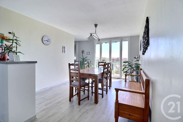 Afficher la photo en grand appartement à vendre - 5 pièces - 86.47 m2 - FREJUS - 83 - PROVENCE-ALPES-COTE-D-AZUR - Century 21 Sud Habitat