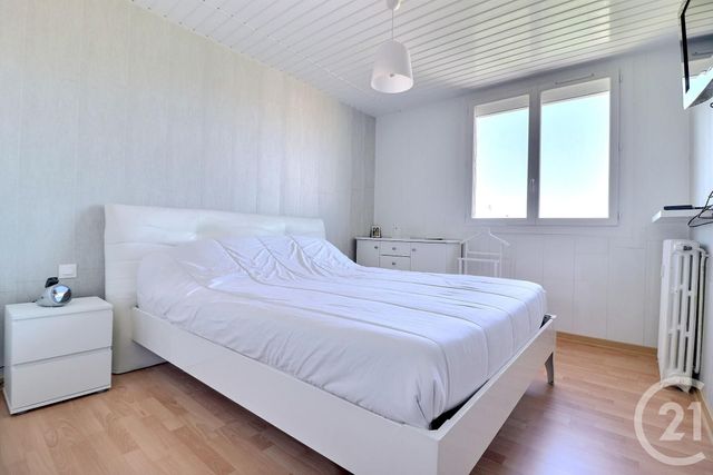 Afficher la photo en grand appartement à vendre - 5 pièces - 86.47 m2 - FREJUS - 83 - PROVENCE-ALPES-COTE-D-AZUR - Century 21 Sud Habitat