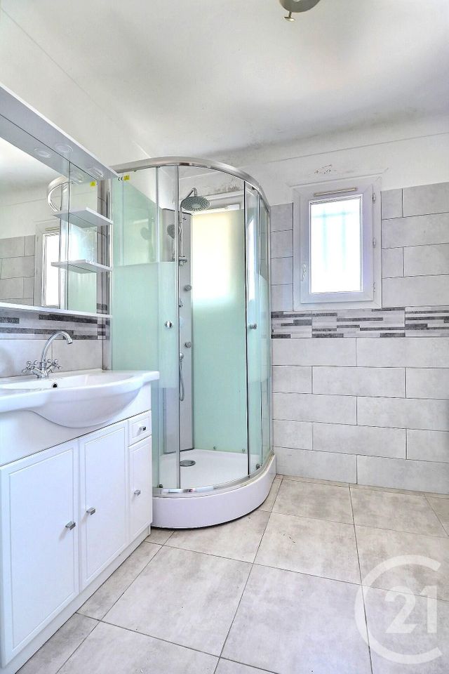 Afficher la photo en grand Appartement T3 à vendre - 3 pièces - 74.1 m2 - FREJUS - 83 - PROVENCE-ALPES-COTE-D-AZUR - Century 21 Sud Habitat