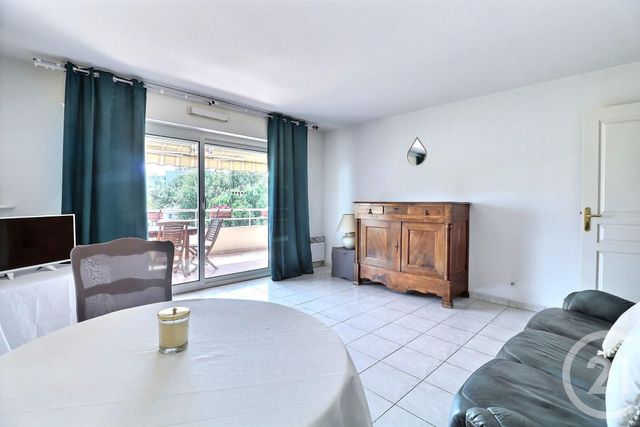 Afficher la photo en grand Appartement T3 à vendre - 3 pièces - 60.11 m2 - ST RAPHAEL - 83 - PROVENCE-ALPES-COTE-D-AZUR - Century 21 Sud Habitat