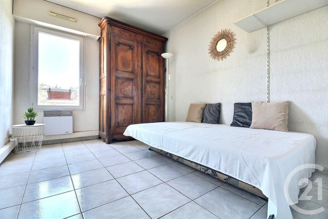 Afficher la photo en grand Appartement T3 à vendre - 3 pièces - 60.11 m2 - ST RAPHAEL - 83 - PROVENCE-ALPES-COTE-D-AZUR - Century 21 Sud Habitat