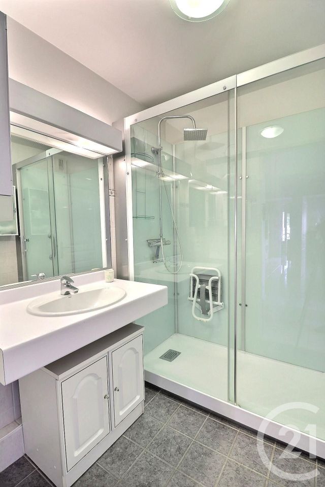 Afficher la photo en grand Appartement T3 à vendre - 3 pièces - 60.11 m2 - ST RAPHAEL - 83 - PROVENCE-ALPES-COTE-D-AZUR - Century 21 Sud Habitat