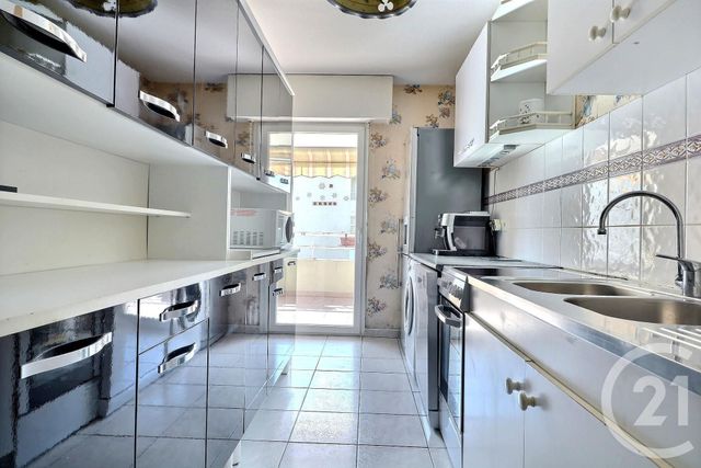 Afficher la photo en grand Appartement T3 à vendre - 3 pièces - 60.11 m2 - ST RAPHAEL - 83 - PROVENCE-ALPES-COTE-D-AZUR - Century 21 Sud Habitat