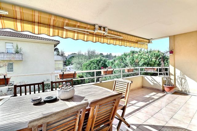 Afficher la photo en grand Appartement T3 à vendre - 3 pièces - 60.11 m2 - ST RAPHAEL - 83 - PROVENCE-ALPES-COTE-D-AZUR - Century 21 Sud Habitat